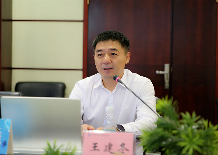 图4-国家卫生健康委员会职业健康司副司长、一级巡视员王建冬同志发表讲话.jpg