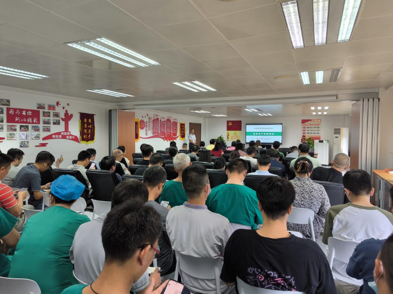 筑牢安全防线  守护发展底线.docx_2
